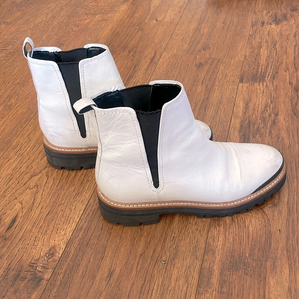 Marc Fisher white Chelsea Boots *size 7*